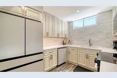 100 Sands Point Road #324, Longboat Key, FL 34228 - Photo 11