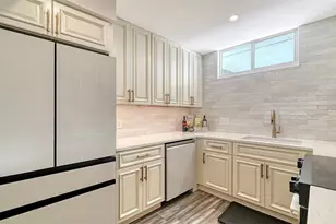 100 Sands Point Rd, Longboat Key, FL 34228 - Photo 11