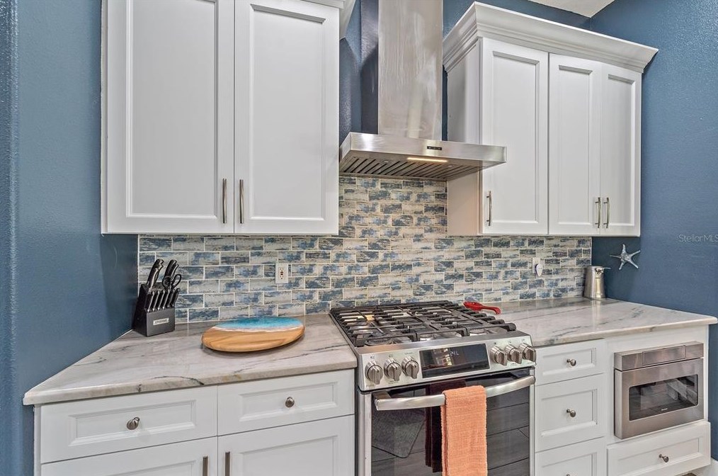 6715 70th Ct, Bradenton FL  34203-7101 exterior