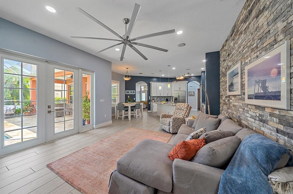 6715 70th Ct, Bradenton FL  34203-7101 exterior