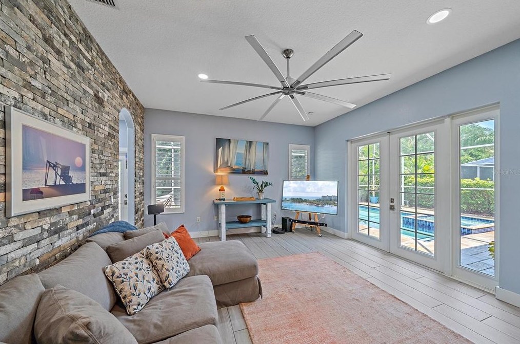 6715 70th Ct, Bradenton FL  34203-7101 exterior