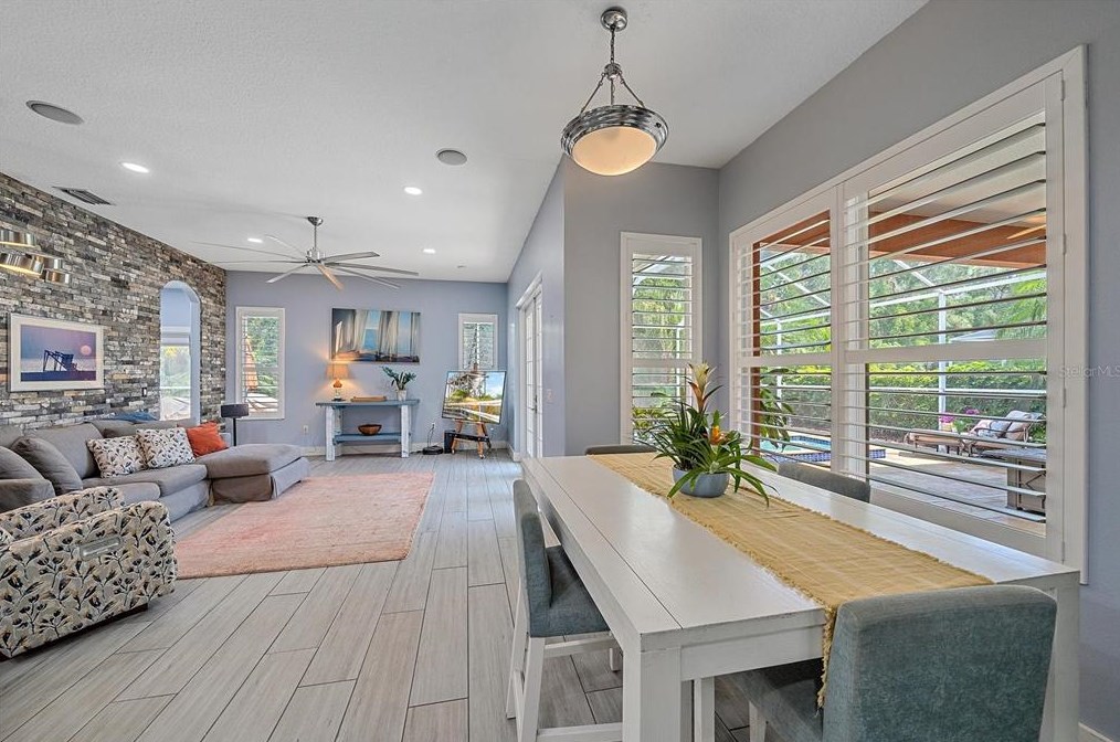 6715 70th Ct, Bradenton FL  34203-7101 exterior