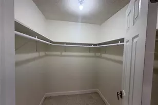 2025 Amanda Dr, Sarasota, FL 34232 - Photo 17