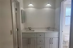 2025 Amanda Dr, Sarasota, FL 34232 - Photo 15