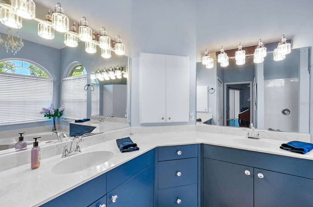 4416 Golden Lk Dr, Sarasota FL  34233-1978 exterior