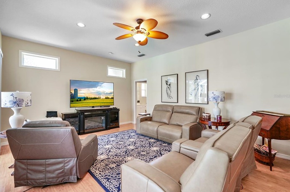 4416 Golden Lk Dr, Sarasota FL  34233-1978 exterior