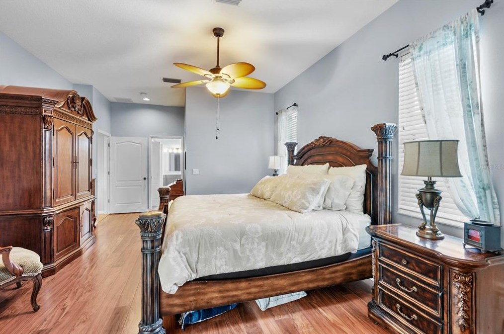 4416 Golden Lk Dr, Sarasota FL  34233-1978 exterior