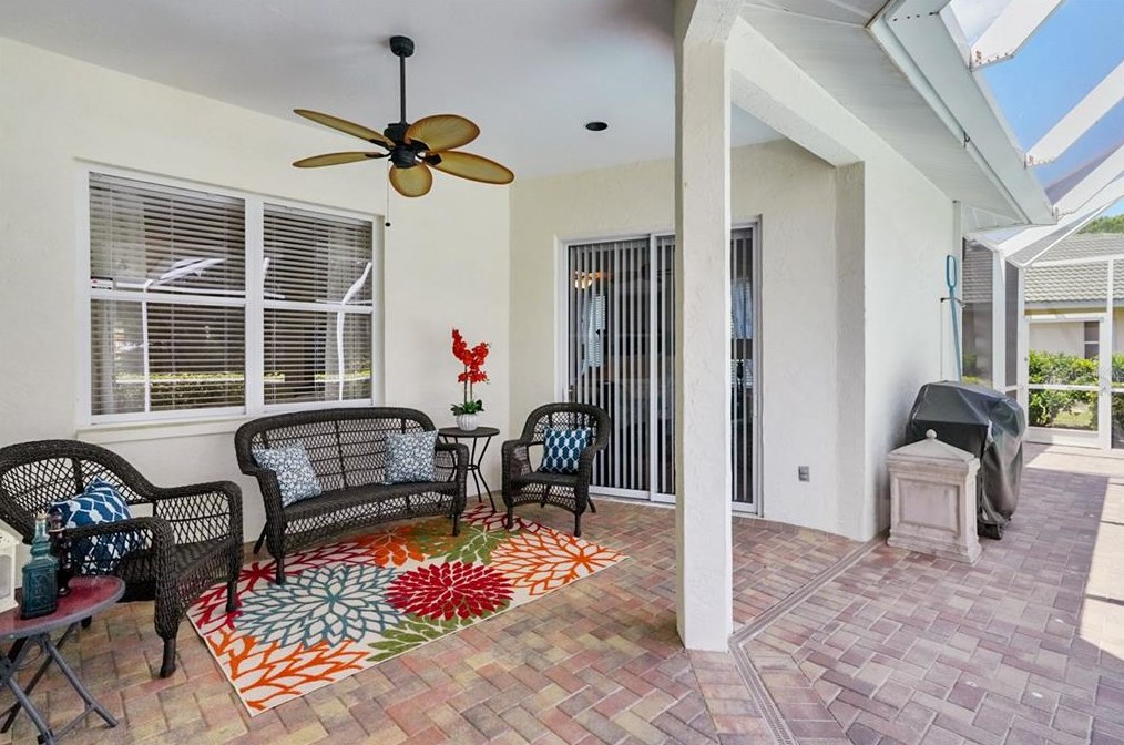 4416 Golden Lk Dr, Sarasota FL  34233-1978 exterior