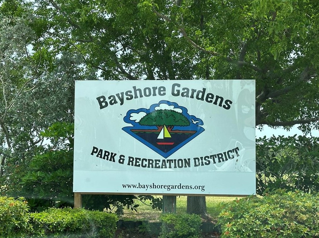 3007 Bayshore Gdn Pkwy, Bradenton FL  34207-4337 exterior