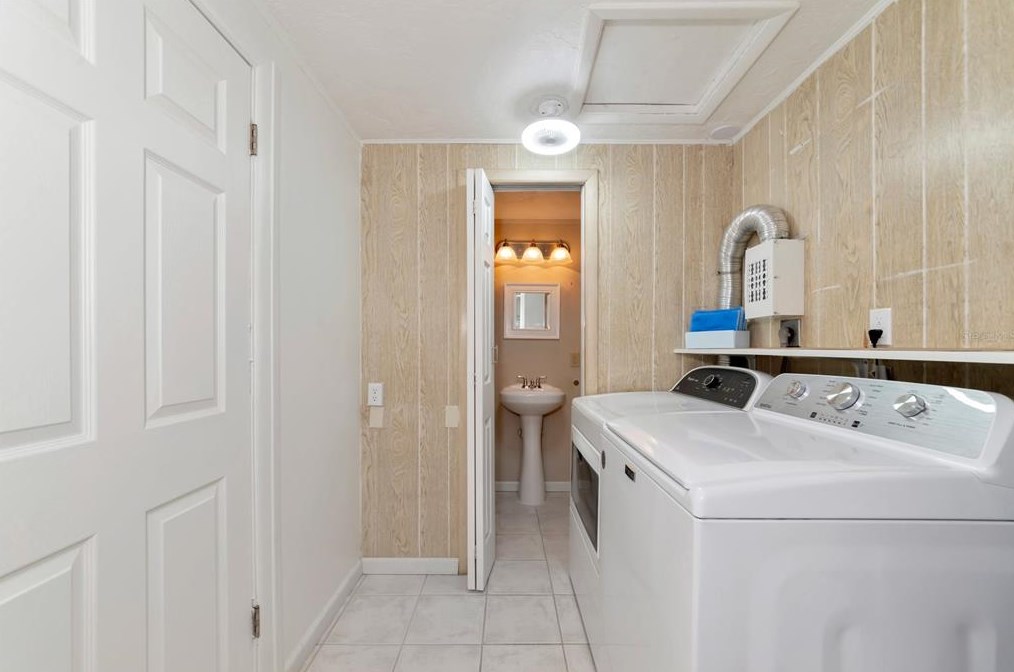 3007 Bayshore Gdn Pkwy, Bradenton FL  34207-4337 exterior