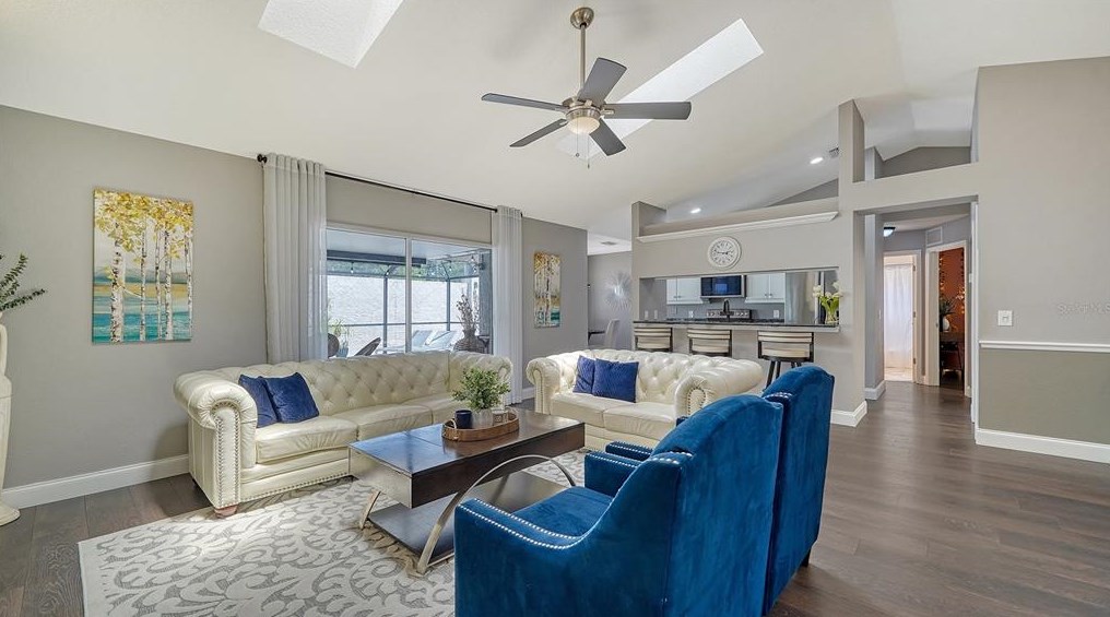 2453 Briar Oak Cir, Sarasota FL  34232-6128 exterior