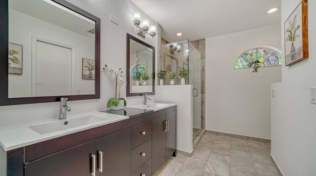 2453 Briar Oak Cir, Sarasota FL  34232-6128 exterior