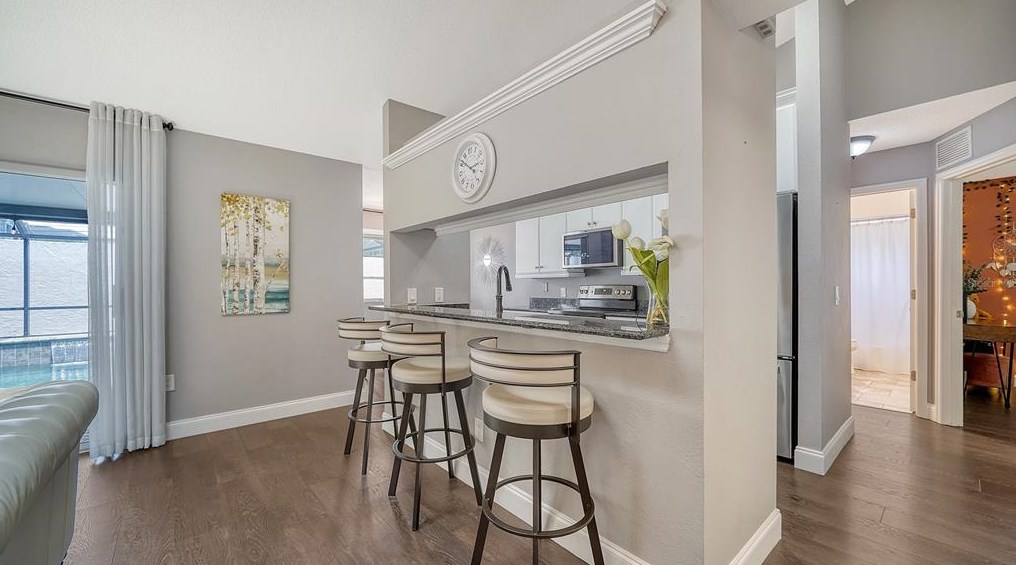 2453 Briar Oak Cir, Sarasota FL  34232-6128 exterior