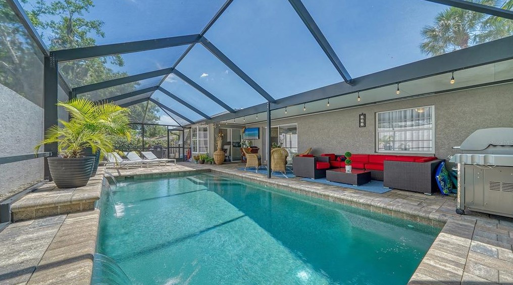 2453 Briar Oak Cir, Sarasota FL  34232-6128 exterior