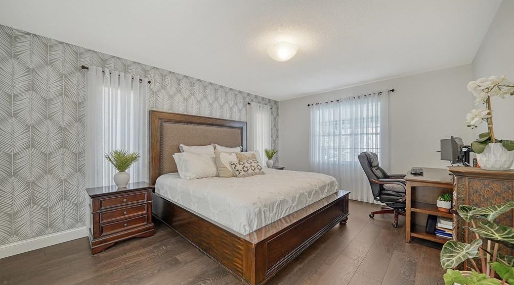 2453 Briar Oak Cir, Sarasota FL  34232-6128 exterior