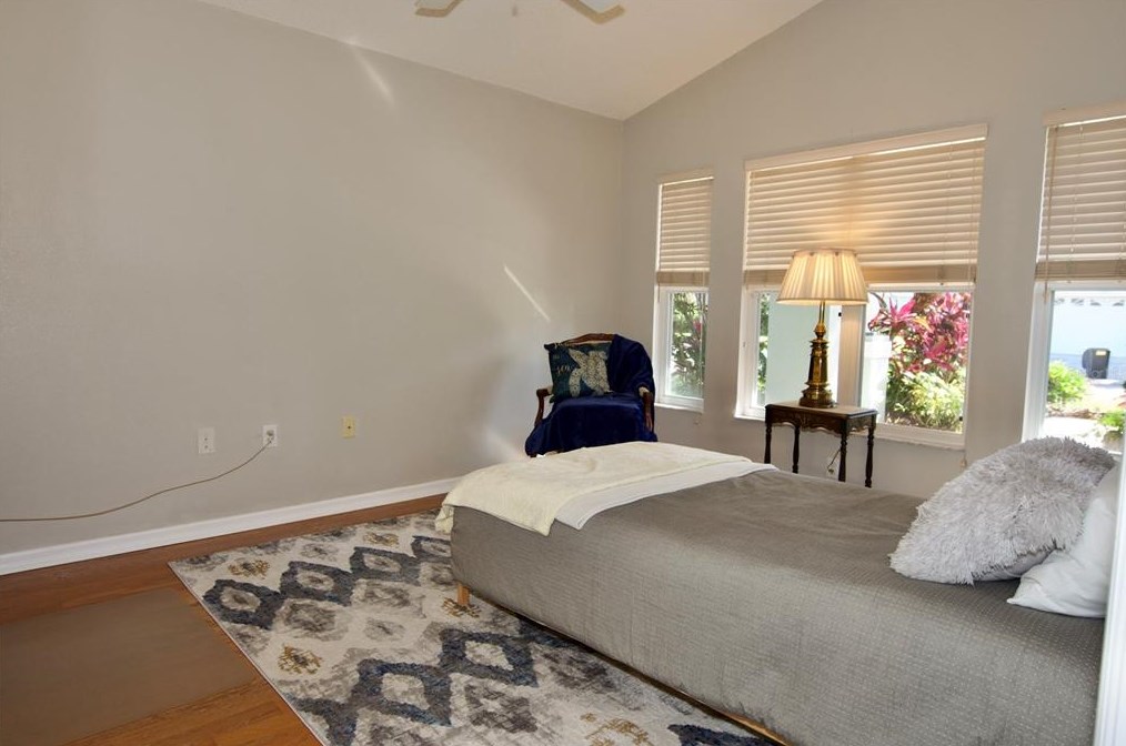 4912 Linsey Ct, Sarasota FL 34243-4556 exterior