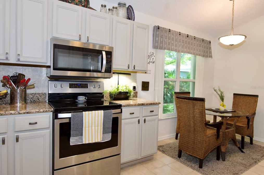 4912 Linsey Ct, Sarasota FL 34243-4556 exterior