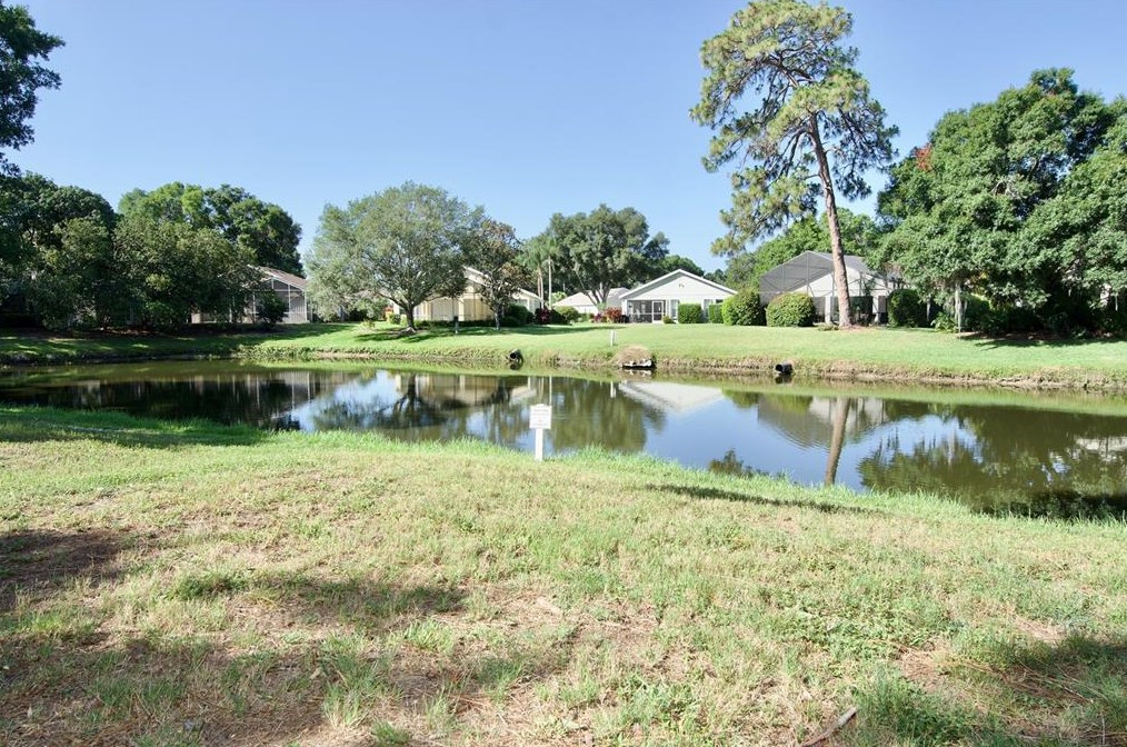 4912 Linsey Ct, Sarasota FL 34243-4556 exterior