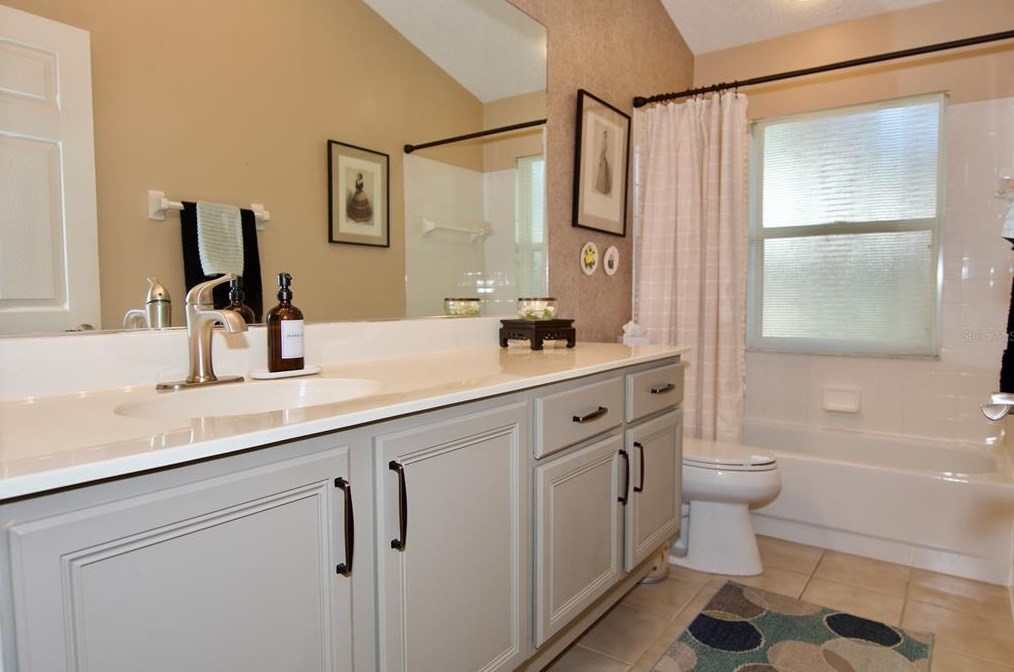 4912 Linsey Ct, Sarasota FL 34243-4556 exterior