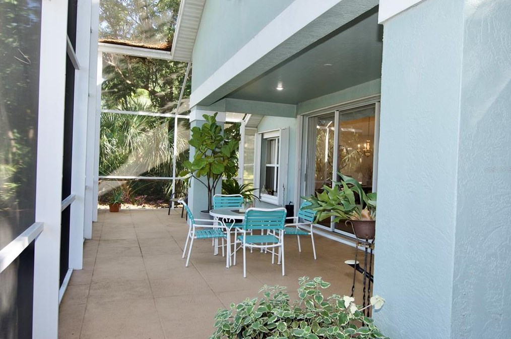 4912 Linsey Ct, Sarasota FL 34243-4556 exterior