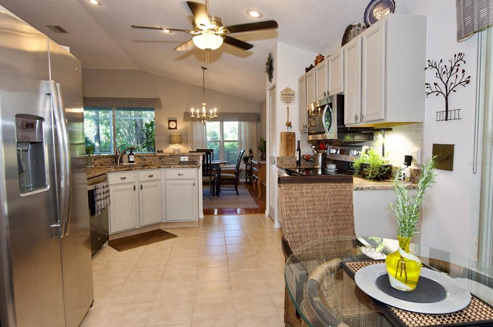 4912 Linsey Ct, Sarasota FL 34243-4556 exterior