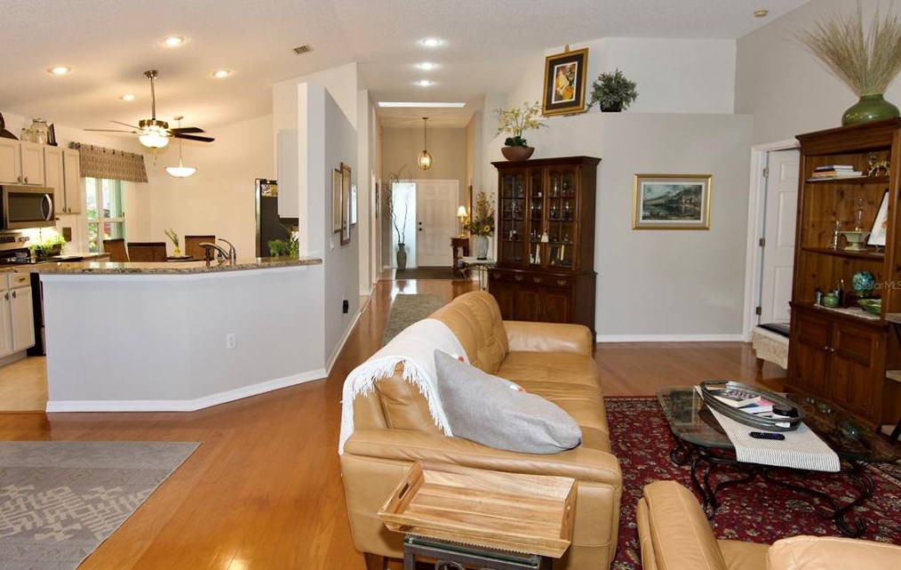 4912 Linsey Ct, Sarasota FL 34243-4556 exterior