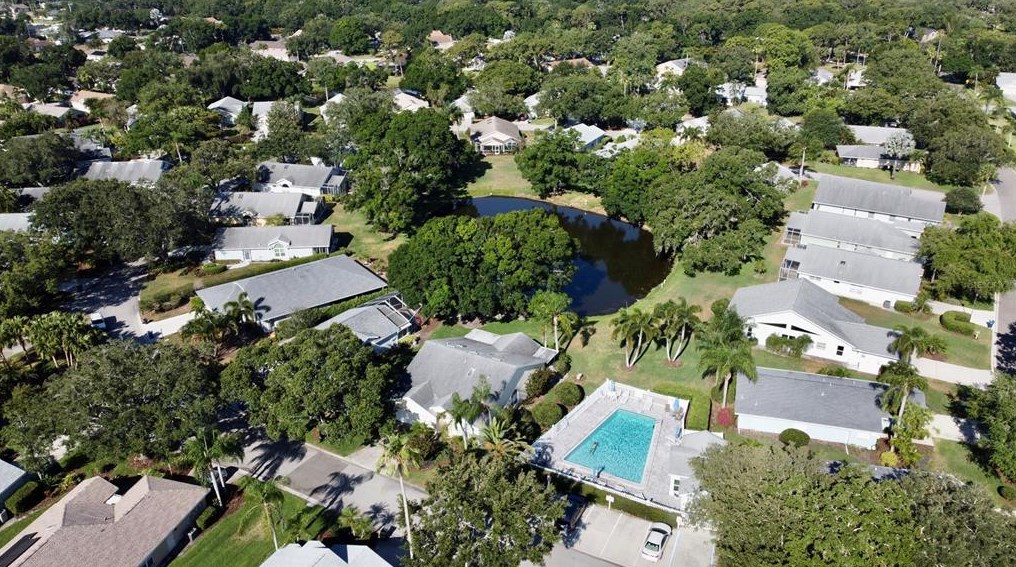 4912 Linsey Ct, Sarasota FL 34243-4556 exterior