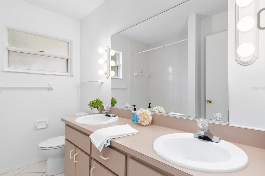 5629 Wilde Oak Way, Sarasota FL  34232-6611 exterior