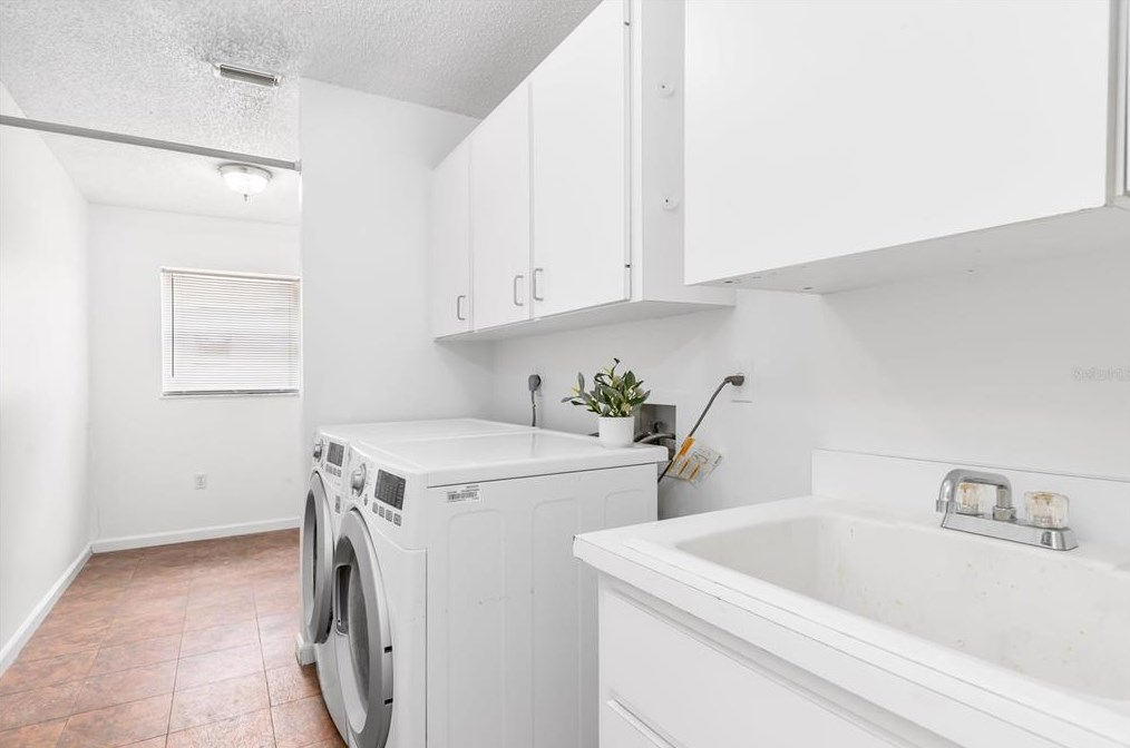 5629 Wilde Oak Way, Sarasota FL  34232-6611 exterior