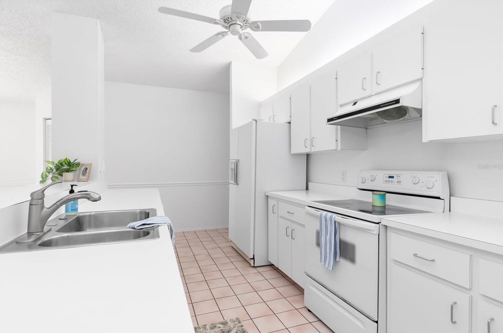 5629 Wilde Oak Way, Sarasota FL  34232-6611 exterior