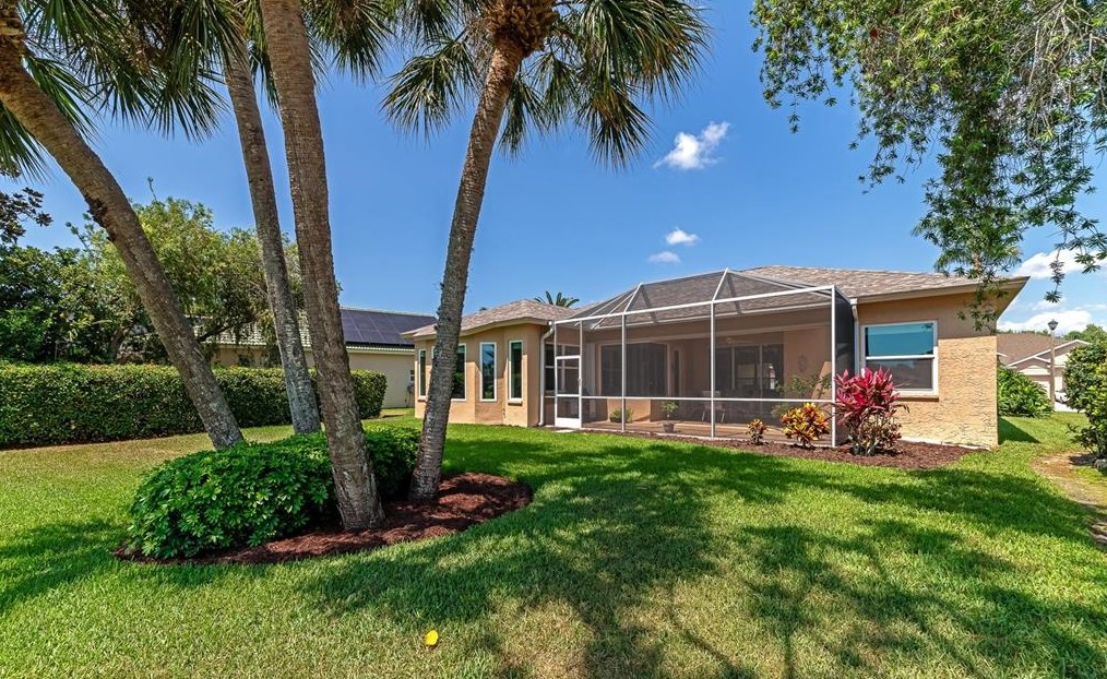 7348 Featherstone Blvd, Sarasota FL 34238-4394 exterior