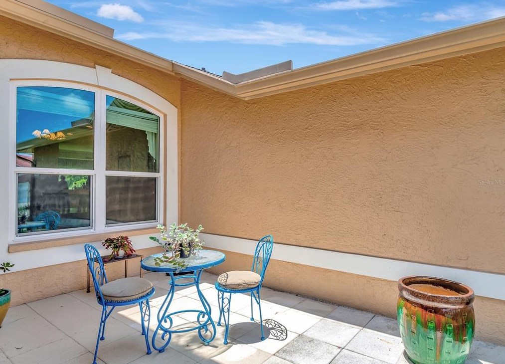 7348 Featherstone Blvd, Sarasota FL 34238-4394 exterior