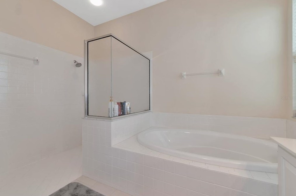 7348 Featherstone Blvd, Sarasota FL 34238-4394 exterior