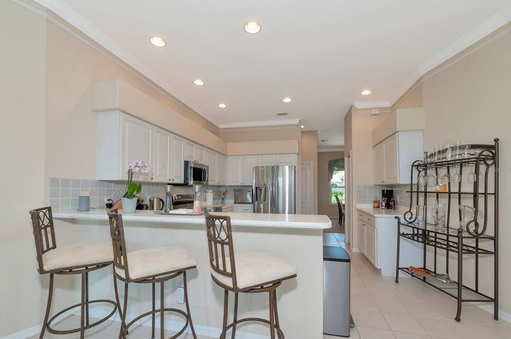 7348 Featherstone Blvd, Sarasota FL 34238-4394 exterior