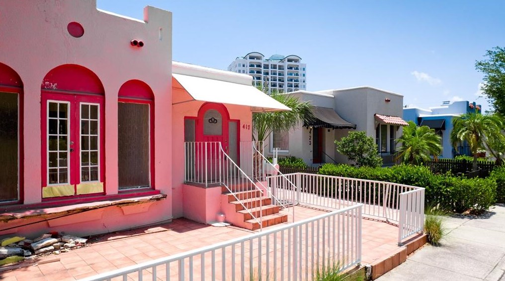 417 Burns Ct, Sarasota FL  34236-7013 exterior