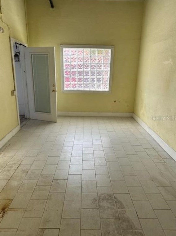 417 Burns Ct, Sarasota FL  34236-7013 exterior