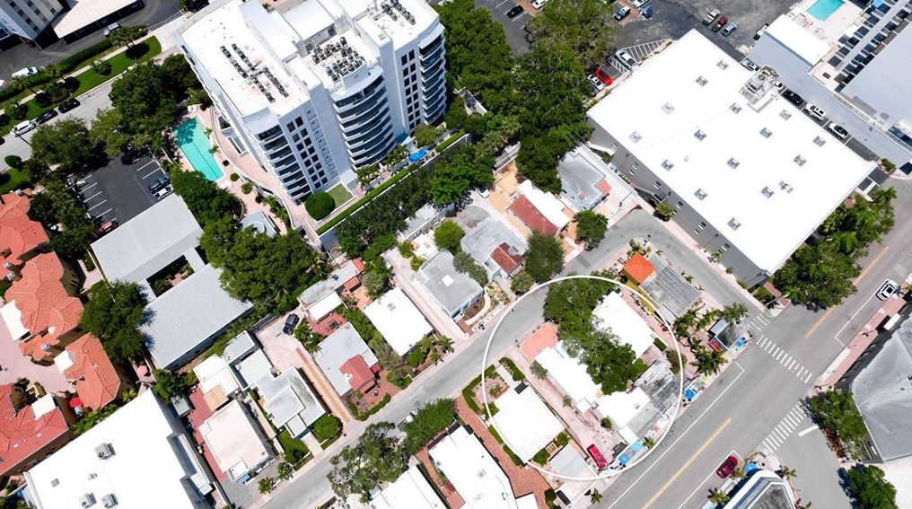 417 Burns Ct, Sarasota FL  34236-7013 exterior