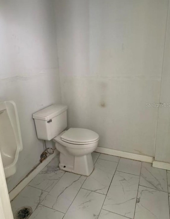 417 Burns Ct, Sarasota FL  34236-7013 exterior