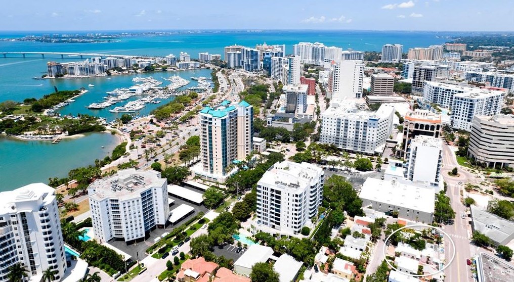 417 Burns Ct, Sarasota FL  34236-7013 exterior