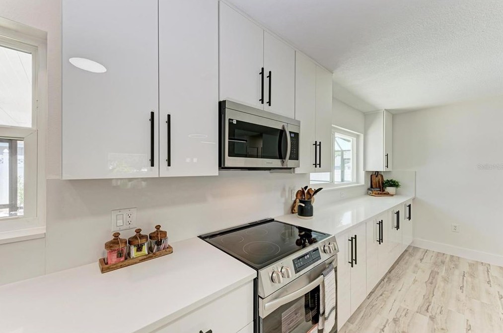 4914 34 Ave, Bradenton FL  34208-6930 exterior