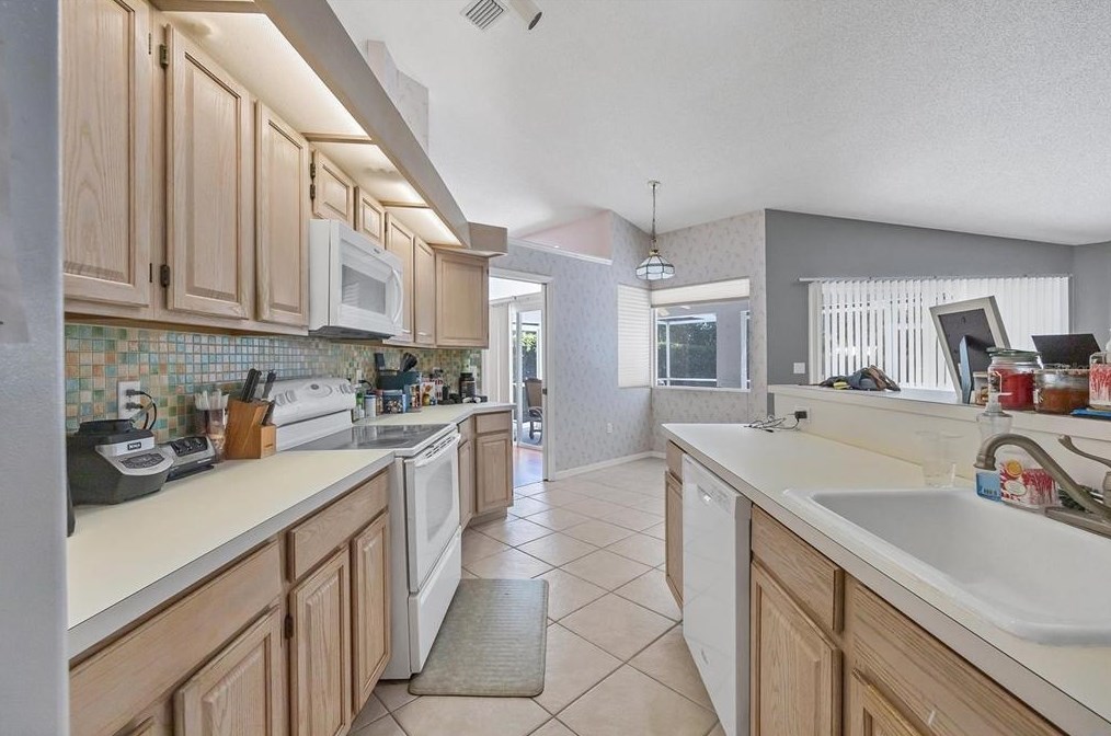 6409 Stone River Rd, Bradenton FL  34203-7817 exterior