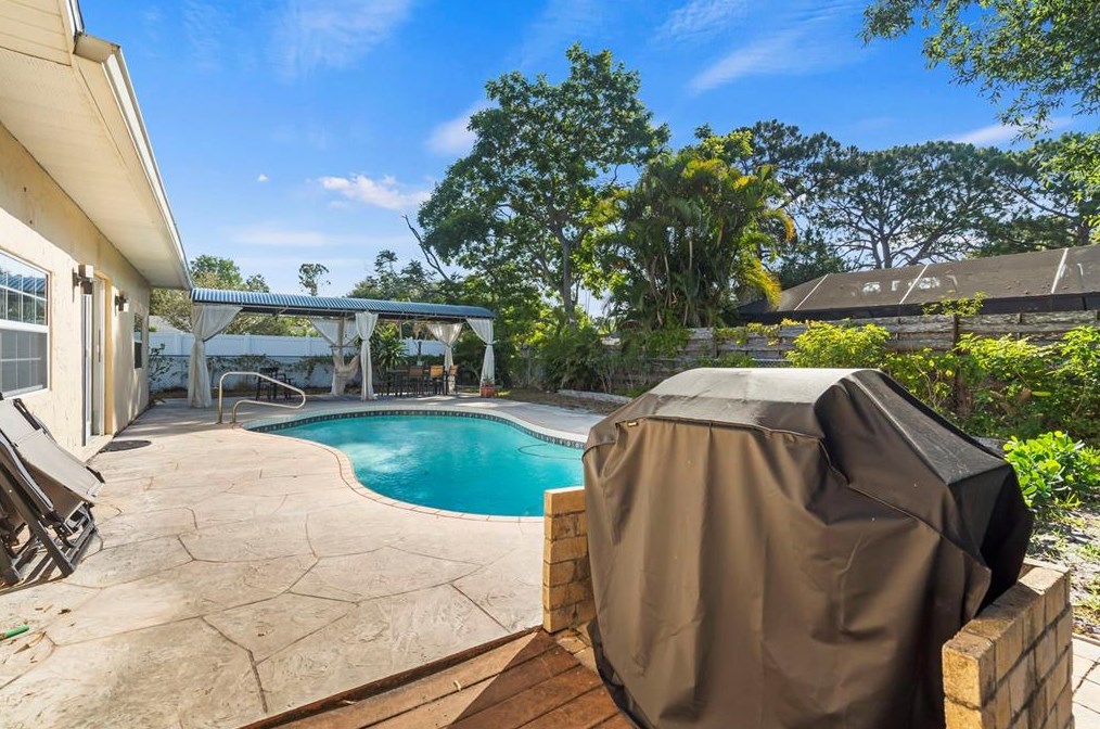 1477 Georgetowne Dr, Sarasota FL  34232-2011 exterior