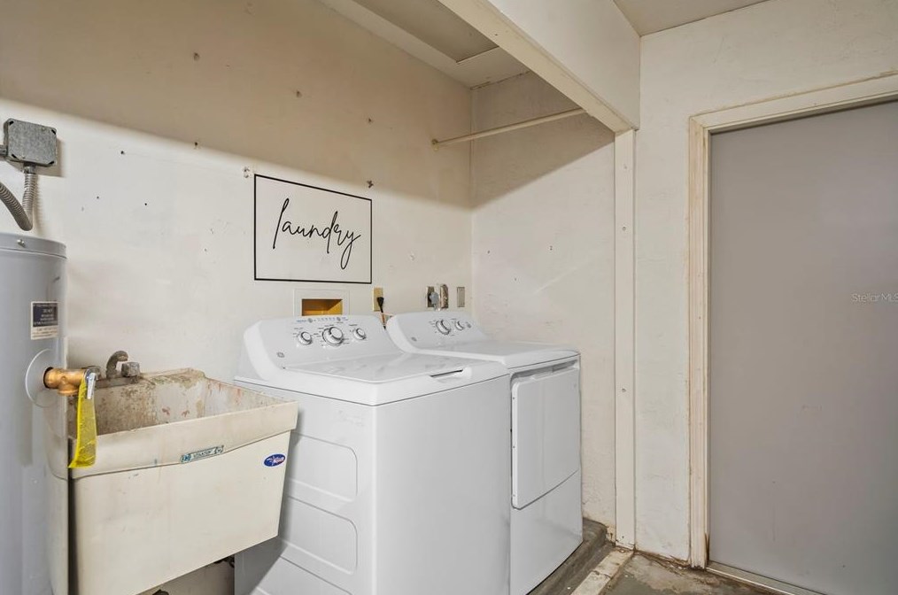 1477 Georgetowne Dr, Sarasota FL  34232-2011 exterior