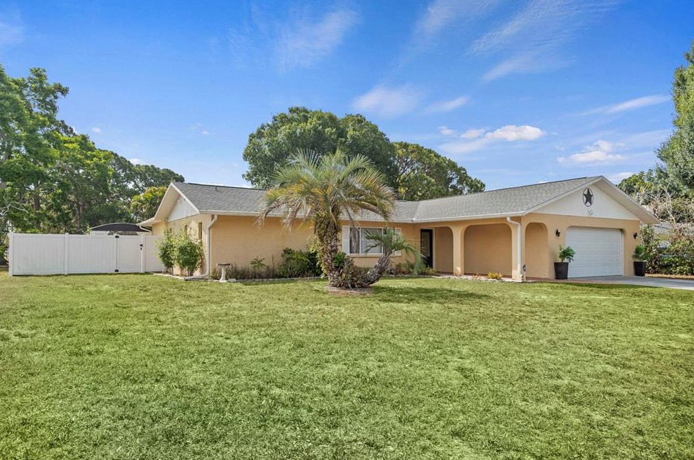 1477 Georgetowne Dr, Sarasota FL  34232-2011 exterior