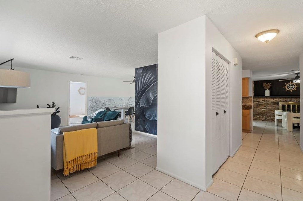 1477 Georgetowne Dr, Sarasota FL  34232-2011 exterior