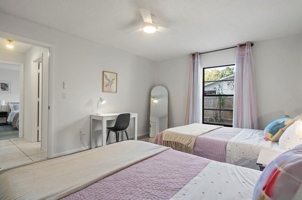 1477 Georgetowne Dr, Sarasota FL  34232-2011 exterior