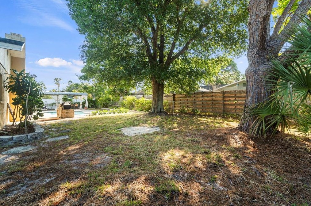 1477 Georgetowne Dr, Sarasota FL  34232-2011 exterior