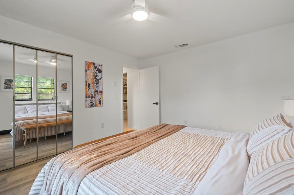 1477 Georgetowne Dr, Sarasota FL  34232-2011 exterior