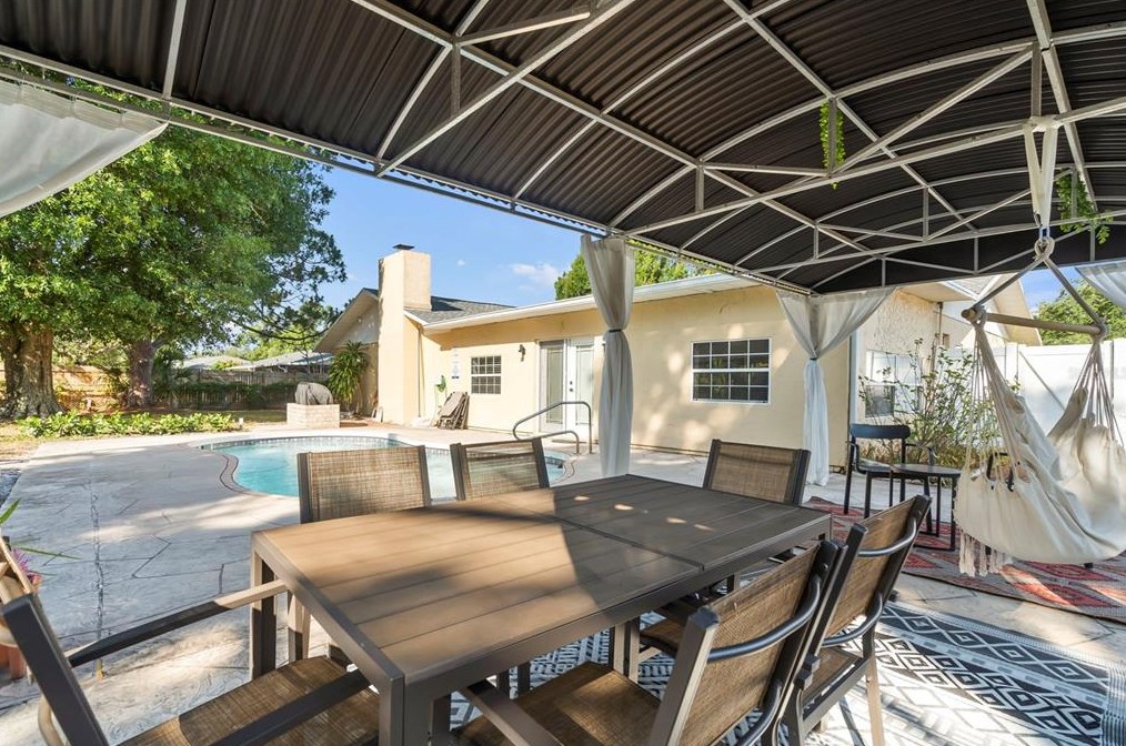 1477 Georgetowne Dr, Sarasota FL  34232-2011 exterior