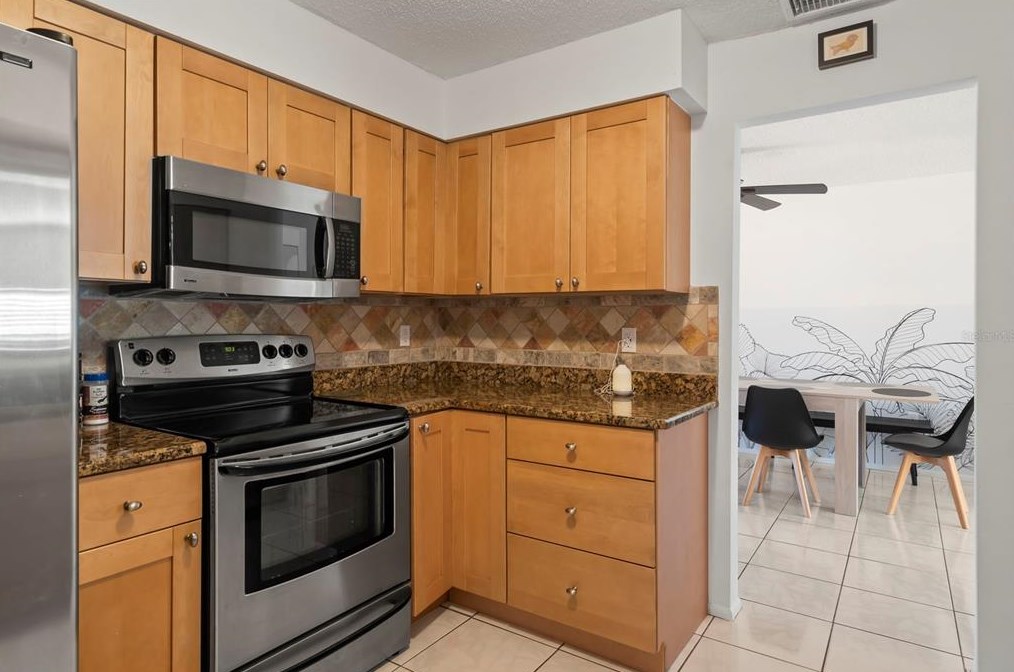 1477 Georgetowne Dr, Sarasota FL  34232-2011 exterior